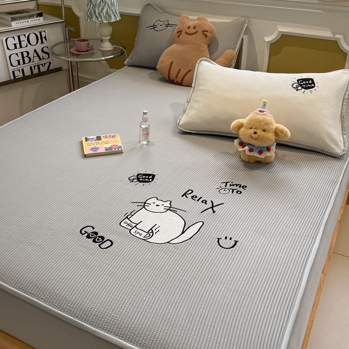 91家纺网 家纺一手货源 找家纺 如一 2025春夏新款A类卡通刺绣PE中分子冰豆豆凉感软席凉席席子 床笠款-线条喵喵