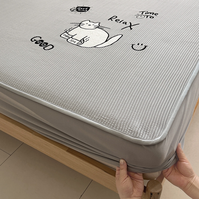 91家纺网 家纺一手货源 找家纺 如一 2025春夏新款A类卡通刺绣PE中分子冰豆豆凉感软席凉席席子 床笠款-线条喵喵