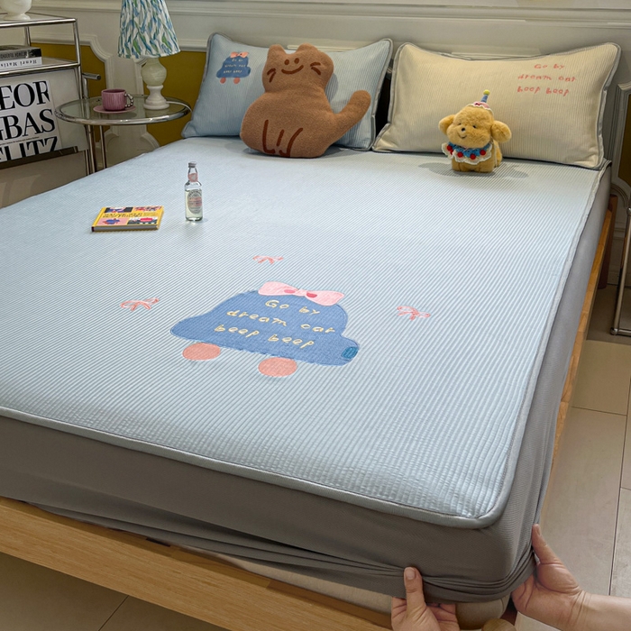 91家纺网 家纺一手货源 找家纺 如一 2025春夏新款A类卡通刺绣PE中分子冰豆豆凉感软席凉席席子 床笠款-梦幻汽车