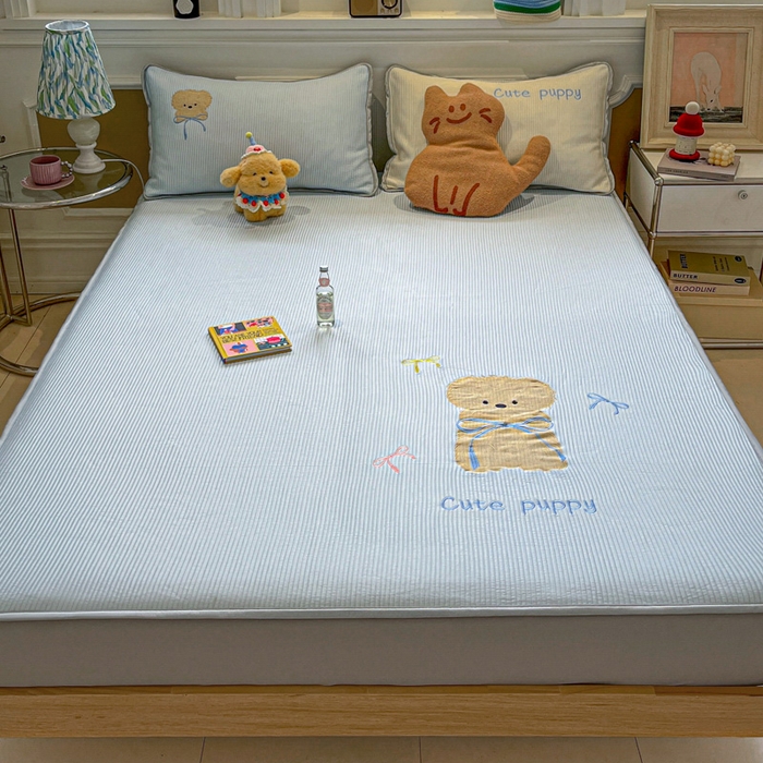 91家纺网 家纺一手货源 找家纺 如一 2025春夏新款A类卡通刺绣PE中分子冰豆豆凉感软席凉席席子 床笠款-西高地狗