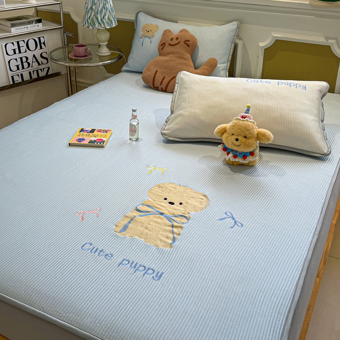 91家纺网 家纺一手货源 找家纺 如一 2025春夏新款A类卡通刺绣PE中分子冰豆豆凉感软席凉席席子 床笠款-西高地狗