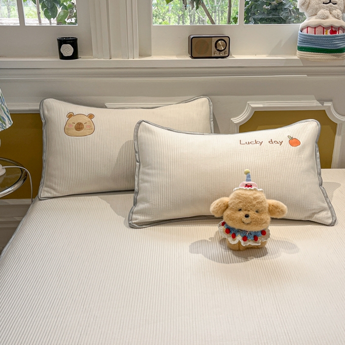 91家纺网 家纺一手货源 找家纺 如一 2025春夏新款A类卡通刺绣PE中分子冰豆豆凉感软席凉席席子 床笠款-快乐卡皮