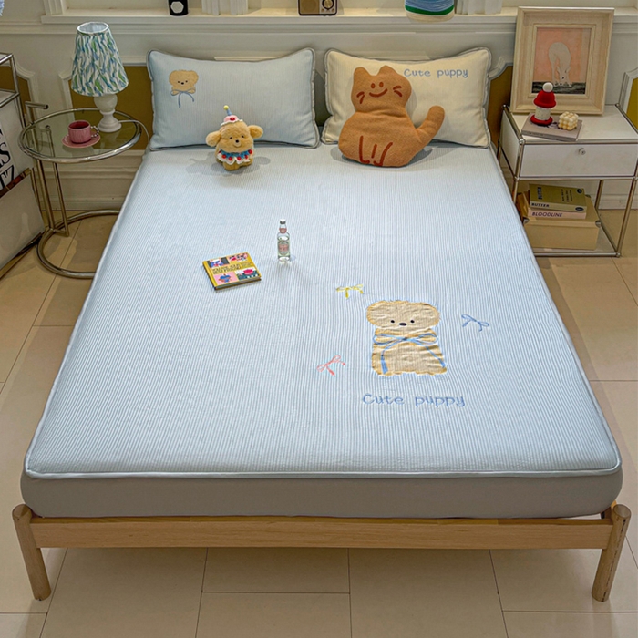 91家纺网 家纺一手货源 找家纺 如一 2025春夏新款A类卡通刺绣PE中分子冰豆豆凉感软席凉席席子 床笠款-西高地狗