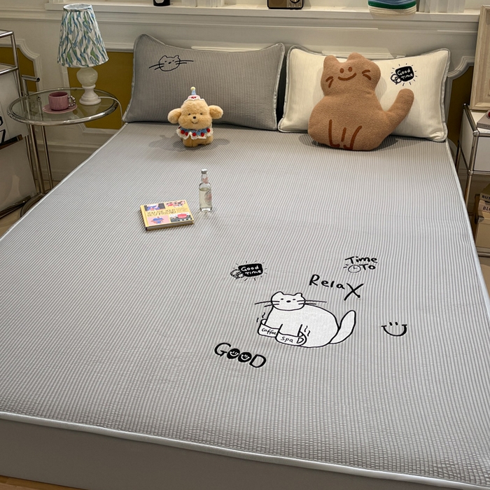 91家纺网 家纺一手货源 找家纺 如一 2025春夏新款A类卡通刺绣PE中分子冰豆豆凉感软席凉席席子 床笠款-线条喵喵
