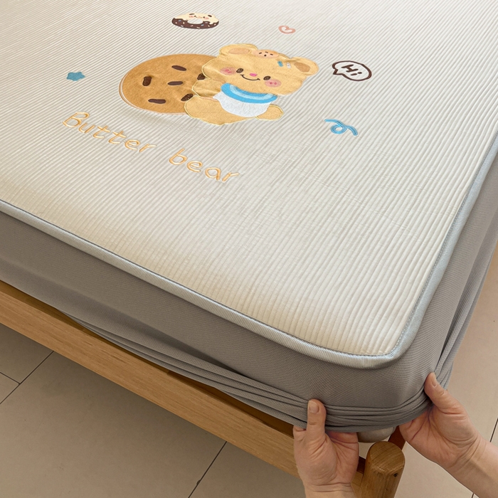 91家纺网 家纺一手货源 找家纺 如一 2025春夏新款A类卡通刺绣PE中分子冰豆豆凉感软席凉席席子 床笠款-黄油小熊