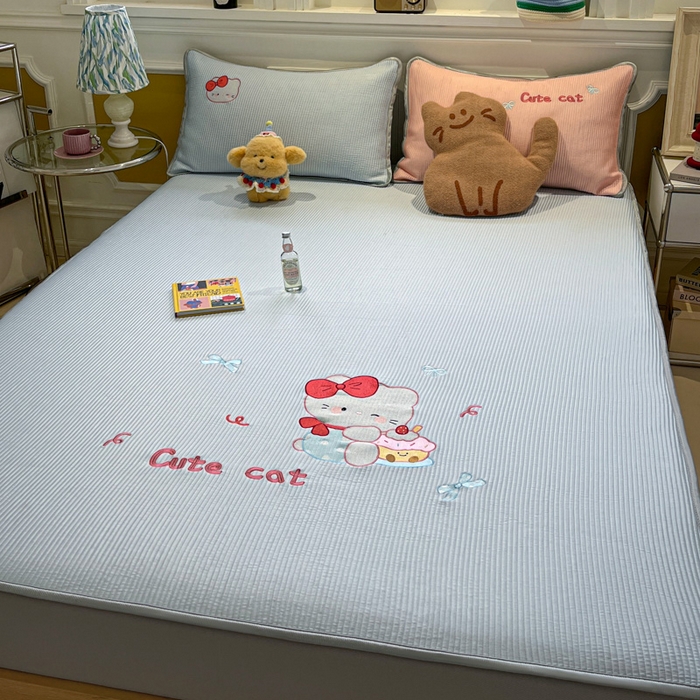 91家纺网 家纺一手货源 找家纺 如一 2025春夏新款A类卡通刺绣PE中分子冰豆豆凉感软席凉席席子 床笠款-可爱猫蓝