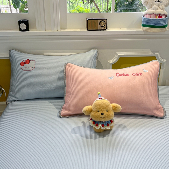 91家纺网 家纺一手货源 找家纺 如一 2025春夏新款A类卡通刺绣PE中分子冰豆豆凉感软席凉席席子 床笠款-可爱猫蓝