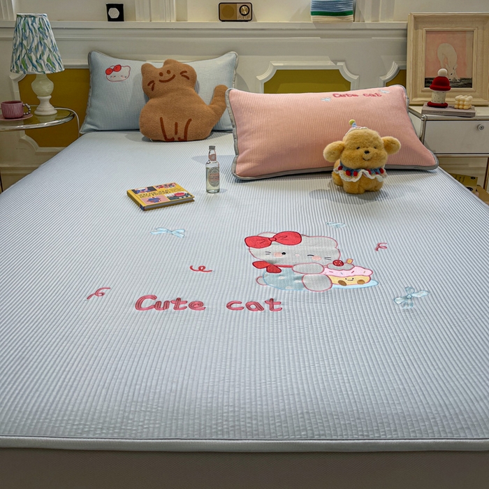 91家纺网 家纺一手货源 找家纺 如一 2025春夏新款A类卡通刺绣PE中分子冰豆豆凉感软席凉席席子 床笠款-可爱猫蓝