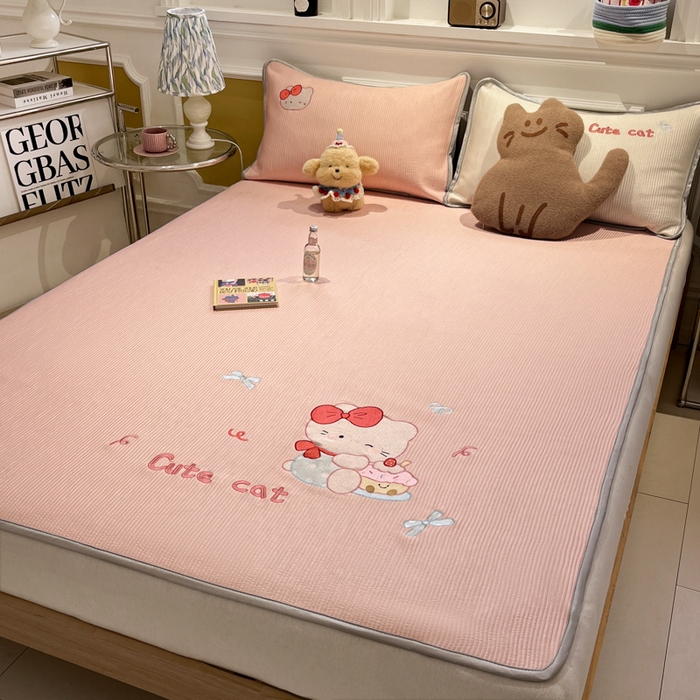91家纺网 家纺一手货源 找家纺 如一 2025春夏新款A类卡通刺绣PE中分子冰豆豆凉感软席凉席席子 床笠款-可爱猫粉