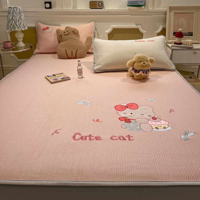 91家纺网 家纺一手货源 找家纺 如一 2025春夏新款A类卡通刺绣PE中分子冰豆豆凉感软席凉席席子 床笠款-可爱猫粉