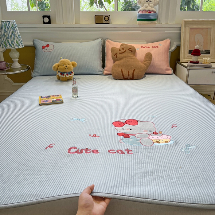 91家纺网 家纺一手货源 找家纺 （总）如一 2025春夏新款A类卡通刺绣PE中分子冰豆豆凉感软席凉席席子