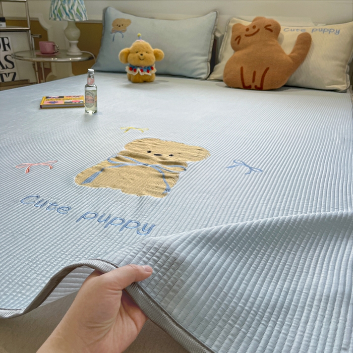 91家纺网 家纺一手货源 找家纺 如一 2025春夏新款A类卡通刺绣PE中分子冰豆豆凉感软席凉席席子 床席款-西高地狗