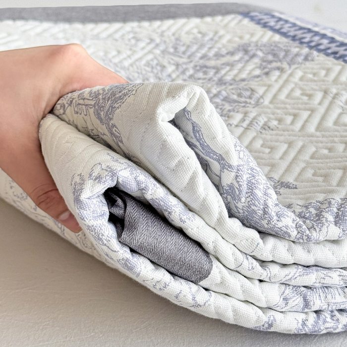 91家纺网 家纺一手货源 找家纺 简宜家居（朝初家纺） 2025春夏新款全棉纯棉老粗布床单绗缝凉席席子 床褥 薄垫子 一席多用 民俗 蓝