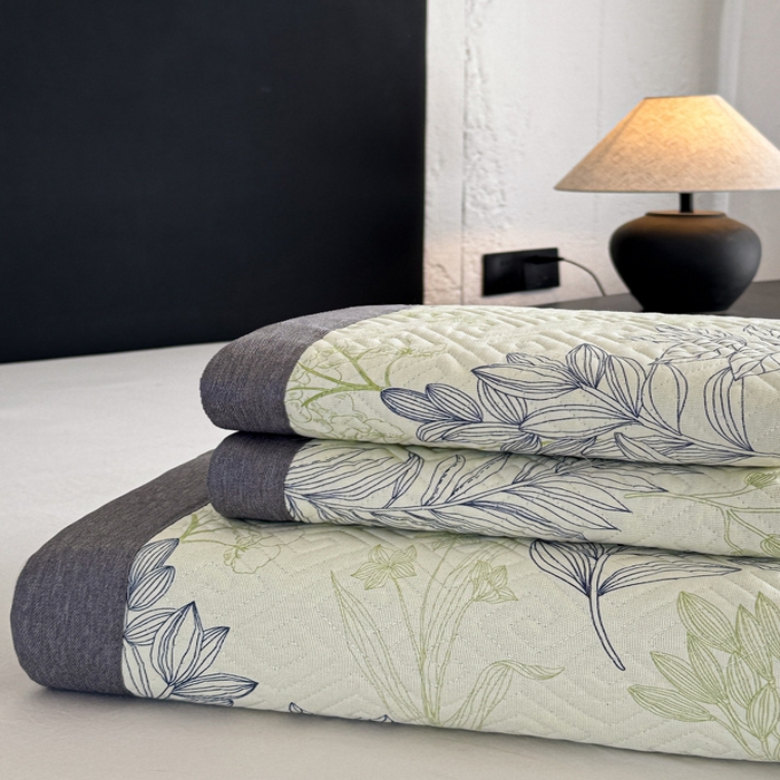 91家纺网 家纺一手货源 找家纺 简宜家居（朝初家纺） 2025春夏新款全棉纯棉老粗布床单绗缝凉席席子 床褥 薄垫子 一席多用 风铃草