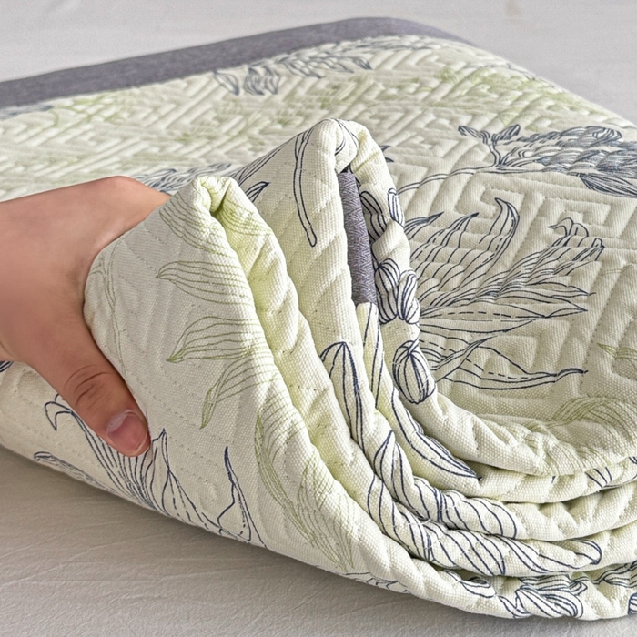 91家纺网 家纺一手货源 找家纺 简宜家居（朝初家纺） 2025春夏新款全棉纯棉老粗布床单绗缝凉席席子 床褥 薄垫子 一席多用 风铃草