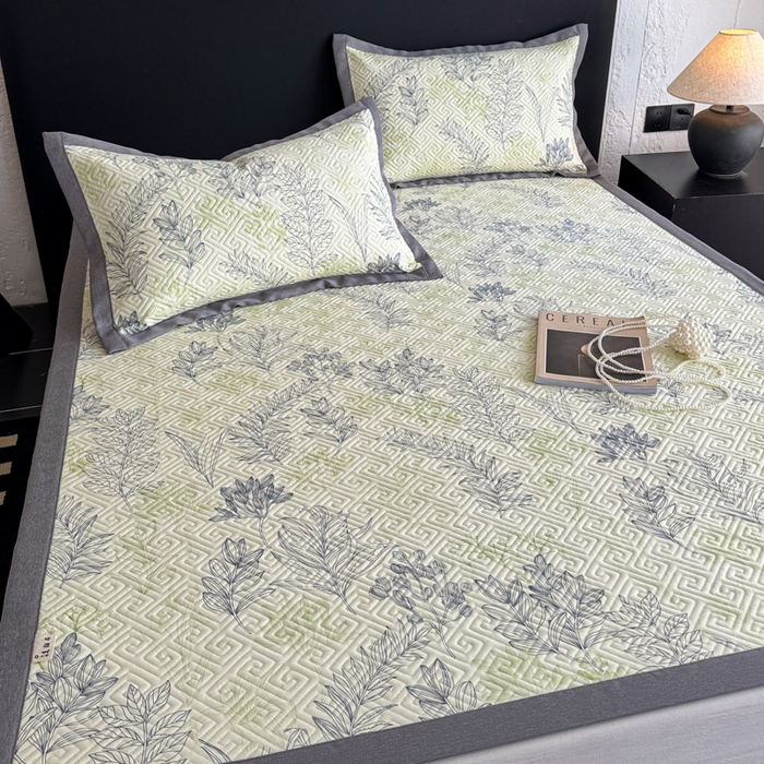 91家纺网 家纺一手货源 找家纺 简宜家居（朝初家纺） 2025春夏新款全棉纯棉老粗布床单绗缝凉席席子 床褥 薄垫子 一席多用 风铃草