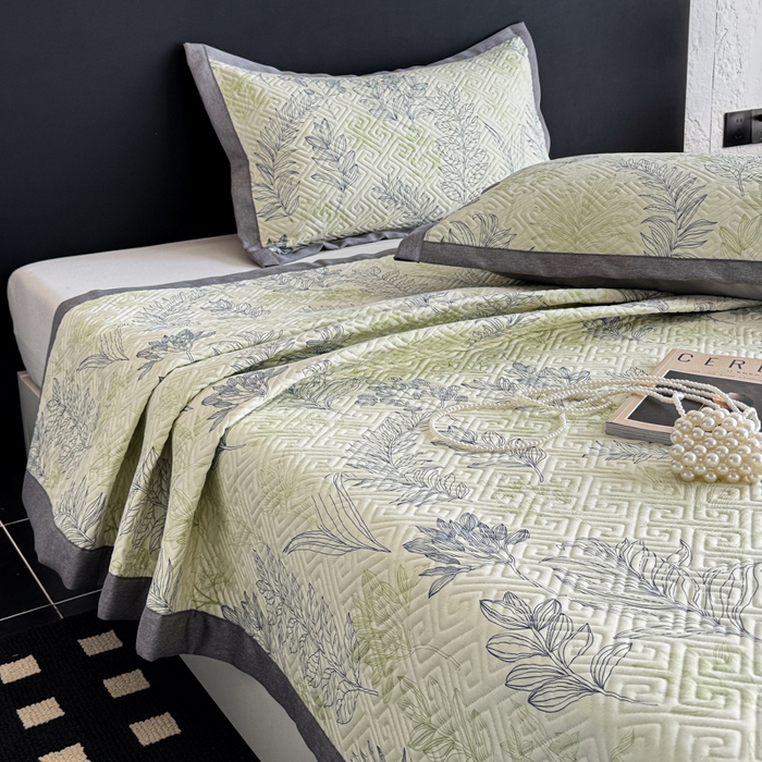 91家纺网 家纺一手货源 找家纺 简宜家居（朝初家纺） 2025春夏新款全棉纯棉老粗布床单绗缝凉席席子 床褥 薄垫子 一席多用 风铃草