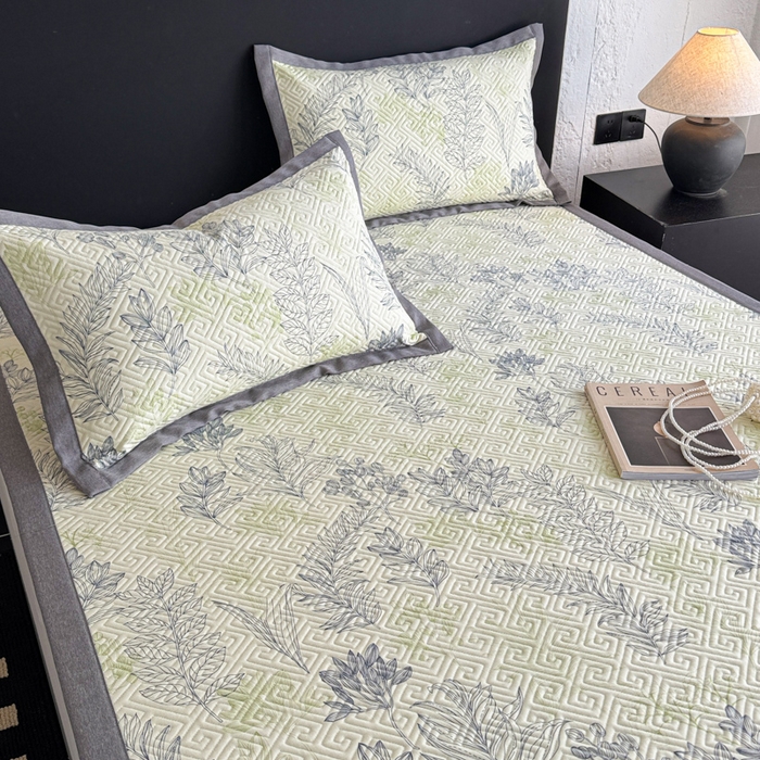 91家纺网 家纺一手货源 找家纺 简宜家居（朝初家纺） 2025春夏新款全棉纯棉老粗布床单绗缝凉席席子 床褥 薄垫子 一席多用 风铃草