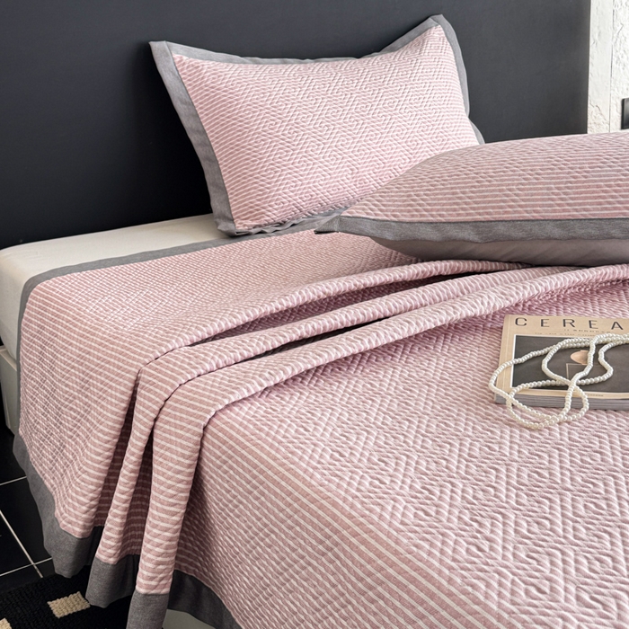 91家纺网 家纺一手货源 找家纺 简宜家居（朝初家纺） 2025春夏新款全棉纯棉老粗布床单绗缝凉席席子 床褥 薄垫子 一席多用 条纹-粉桃