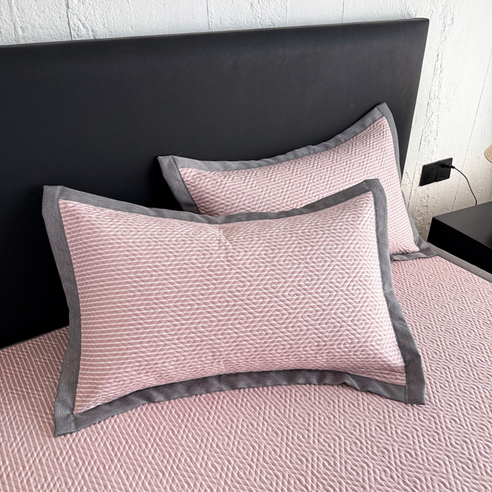 91家纺网 家纺一手货源 找家纺 简宜家居（朝初家纺） 2025春夏新款全棉纯棉老粗布床单绗缝凉席席子 床褥 薄垫子 一席多用 条纹-粉桃