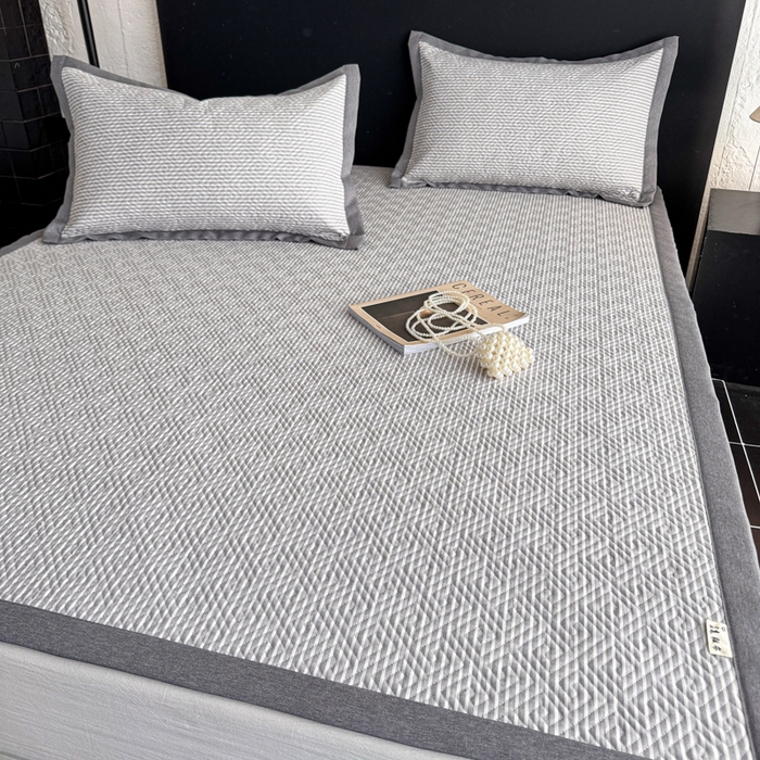 91家纺网 家纺一手货源 找家纺 简宜家居（朝初家纺） 2025春夏新款全棉纯棉老粗布床单绗缝凉席席子 床褥 薄垫子 一席多用 条纹-灰