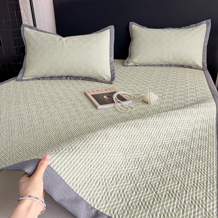 91家纺网 家纺一手货源 找家纺 简宜家居（朝初家纺） 2025春夏新款全棉纯棉老粗布床单绗缝凉席席子 床褥 薄垫子 一席多用 条纹-绿野