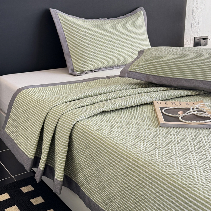 91家纺网 家纺一手货源 找家纺 简宜家居（朝初家纺） 2025春夏新款全棉纯棉老粗布床单绗缝凉席席子 床褥 薄垫子 一席多用 条纹-绿野