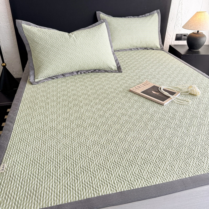 91家纺网 家纺一手货源 找家纺 简宜家居（朝初家纺） 2025春夏新款全棉纯棉老粗布床单绗缝凉席席子 床褥 薄垫子 一席多用 条纹-绿野