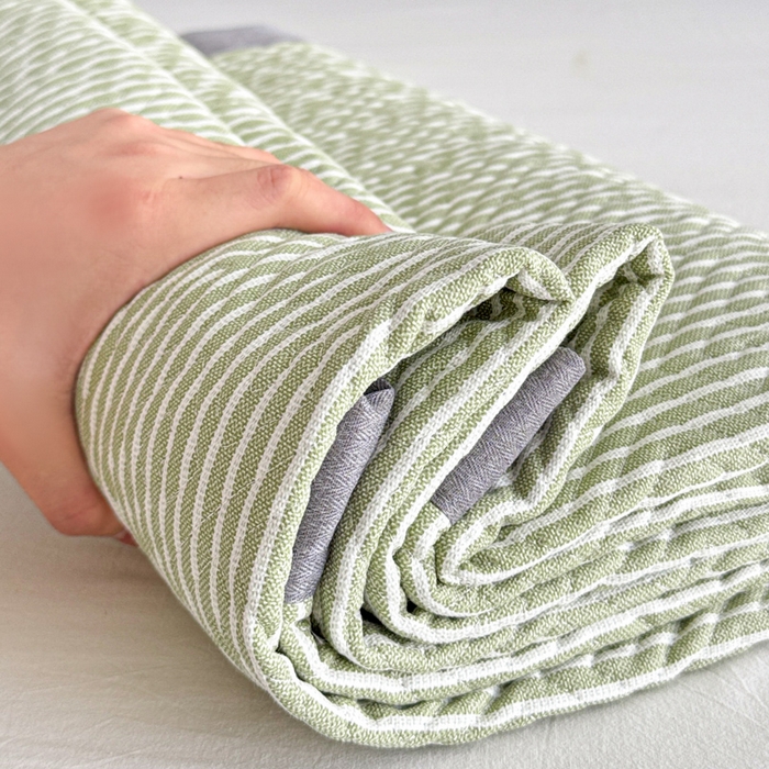 91家纺网 家纺一手货源 找家纺 简宜家居（朝初家纺） 2025春夏新款全棉纯棉老粗布床单绗缝凉席席子 床褥 薄垫子 一席多用 条纹-绿野