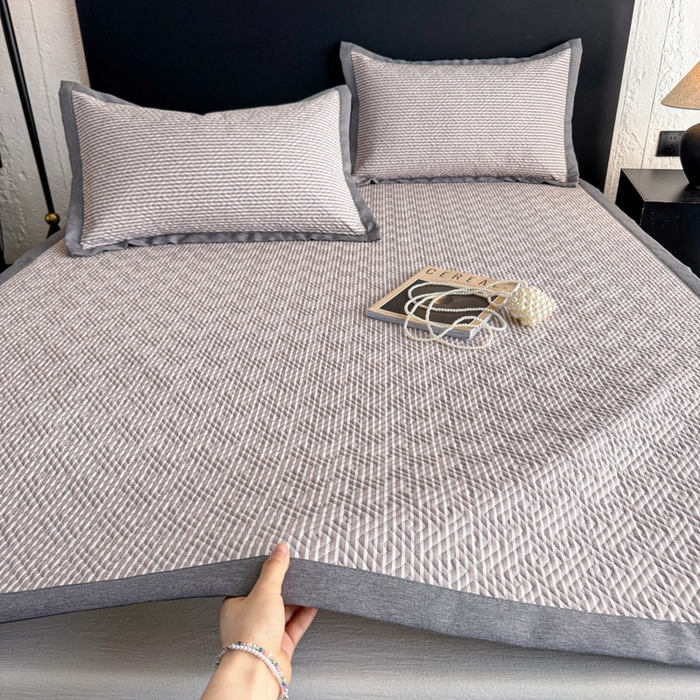 91家纺网 家纺一手货源 找家纺 简宜家居（朝初家纺） 2025春夏新款全棉纯棉老粗布床单绗缝凉席席子 床褥 薄垫子 一席多用 条纹-微醺紫