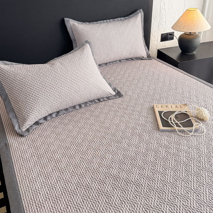 91家纺网 家纺一手货源 找家纺 简宜家居（朝初家纺） 2025春夏新款全棉纯棉老粗布床单绗缝凉席席子 床褥 薄垫子 一席多用 条纹-微醺紫