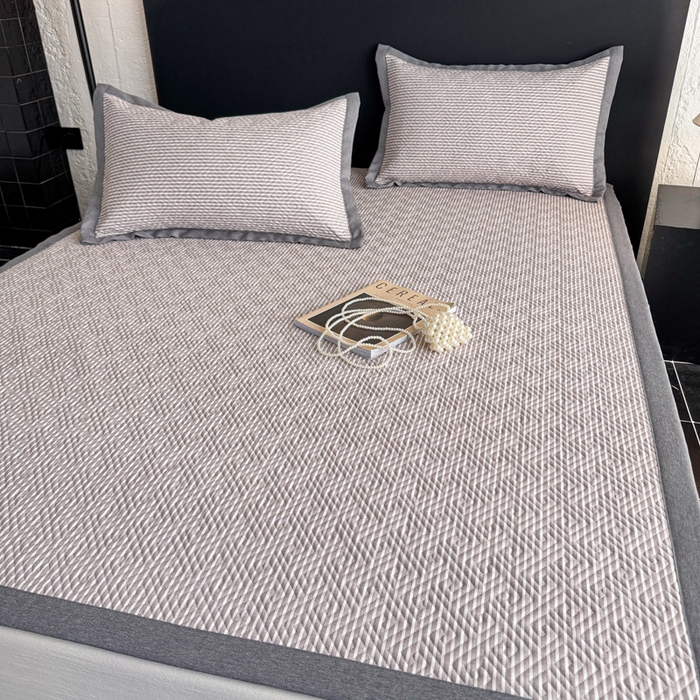 91家纺网 家纺一手货源 找家纺 简宜家居（朝初家纺） 2025春夏新款全棉纯棉老粗布床单绗缝凉席席子 床褥 薄垫子 一席多用 条纹-微醺紫