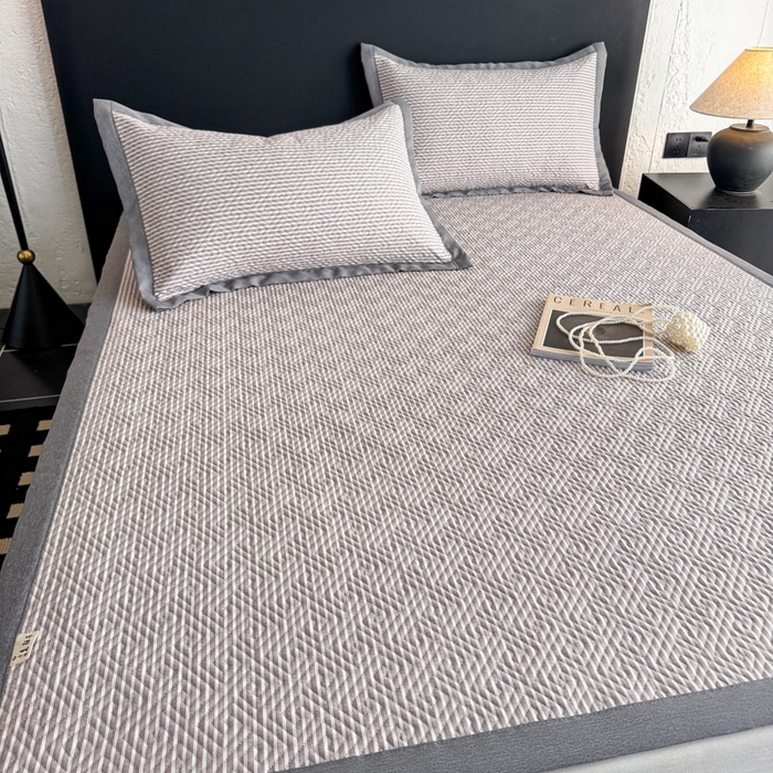 91家纺网 家纺一手货源 找家纺 简宜家居（朝初家纺） 2025春夏新款全棉纯棉老粗布床单绗缝凉席席子 床褥 薄垫子 一席多用 条纹-微醺紫