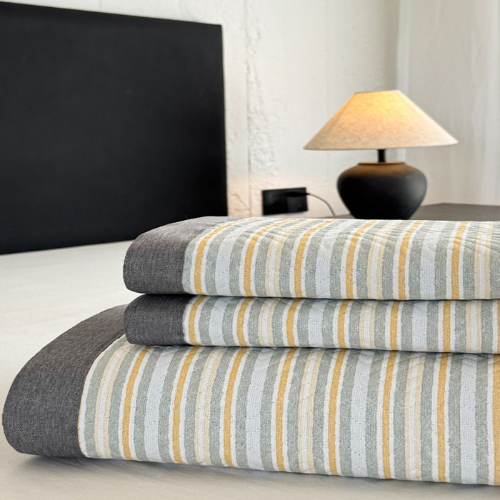 91家纺网 家纺一手货源 找家纺 简宜家居（朝初家纺） 2025春夏新款全棉纯棉老粗布床单绗缝凉席席子 床褥 薄垫子 一席多用 条纹-悠韵