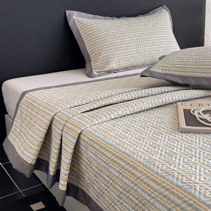 91家纺网 家纺一手货源 找家纺 简宜家居（朝初家纺） 2025春夏新款全棉纯棉老粗布床单绗缝凉席席子 床褥 薄垫子 一席多用 条纹-悠韵