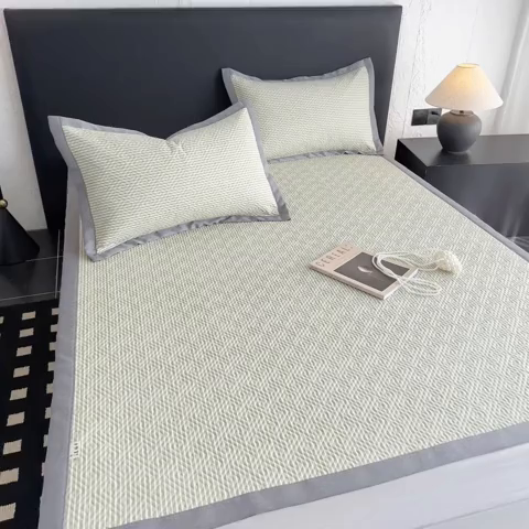 91家纺网 家纺一手货源 找家纺 简宜家居（朝初家纺） 2025春夏新款全棉纯棉老粗布床单绗缝凉席席子 床褥 薄垫子 一席多用 条纹-绿野