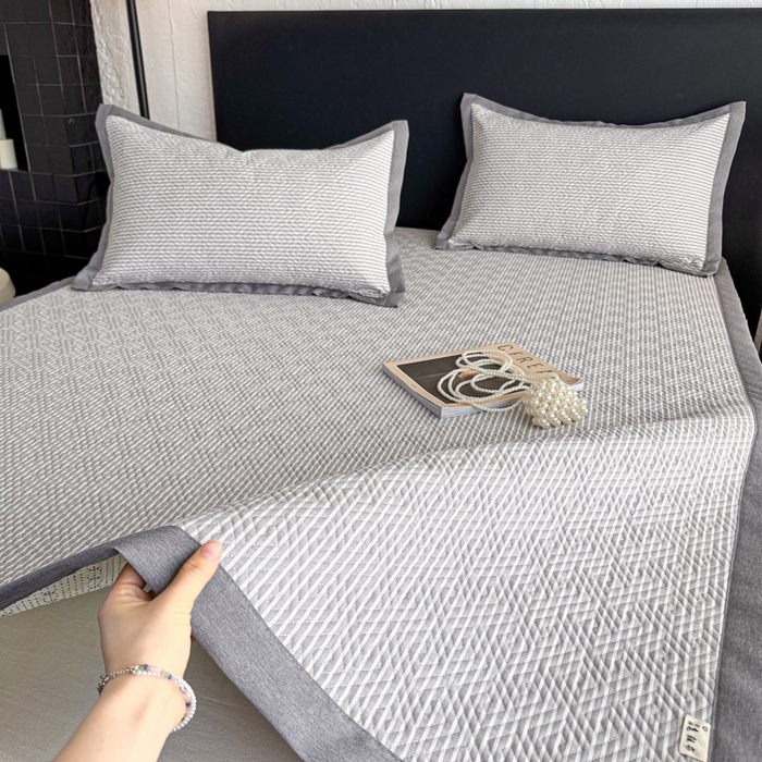 91家纺网 家纺一手货源 找家纺 简宜家居（朝初家纺） 2025春夏新款全棉纯棉老粗布床单绗缝凉席席子 床褥 薄垫子 一席多用 条纹-灰