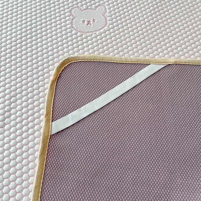 91家纺网 家纺一手货源 找家纺 爱洛家纺 2025春夏新款A类冰丝豆豆凉席席子-床垫款 小熊·粉玉