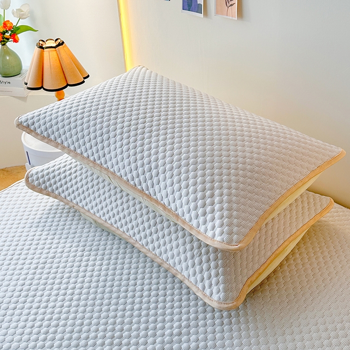 91家纺网 家纺一手货源 找家纺 爱洛家纺 2025春夏新款A类冰丝豆豆凉席席子-床垫款 豆豆·浅灰