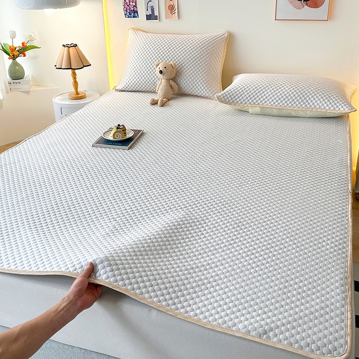 91家纺网 家纺一手货源 找家纺 爱洛家纺 2025春夏新款A类冰丝豆豆凉席席子-床垫款 豆豆·浅灰