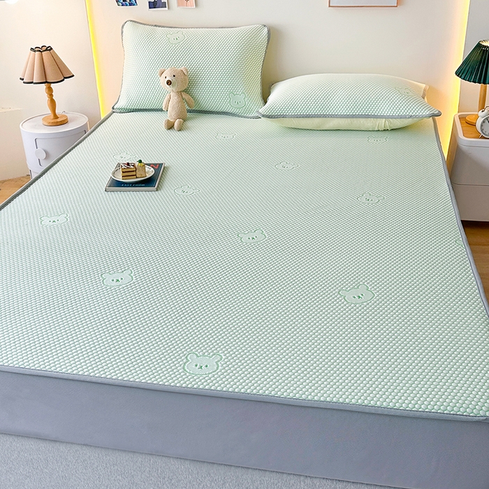 91家纺网 家纺一手货源 找家纺 爱洛家纺 2025春夏新款A类冰丝豆豆凉席席子-床笠款 床笠-水绿小熊