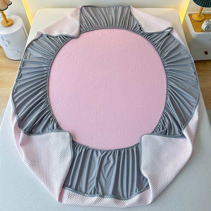 91家纺网 家纺一手货源 找家纺 爱洛家纺 2025春夏新款A类冰丝豆豆凉席席子-床笠款 床笠-粉玉小熊