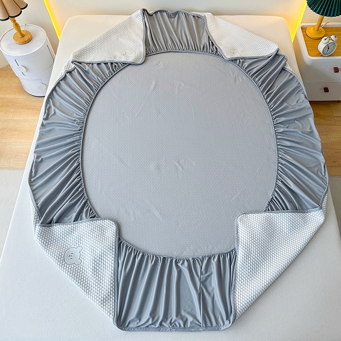 91家纺网 家纺一手货源 找家纺 爱洛家纺 2025春夏新款A类冰丝豆豆凉席席子-床笠款 床笠-浅灰小熊