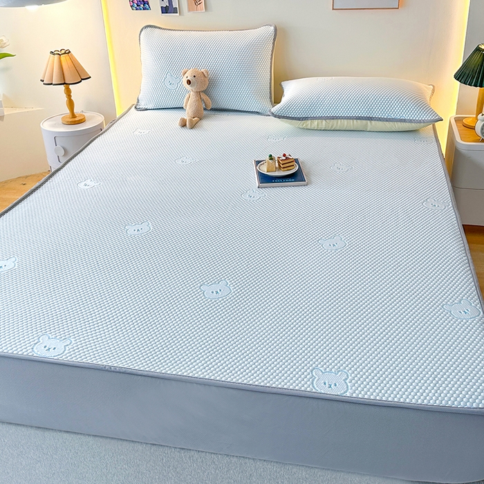 91家纺网 家纺一手货源 找家纺 爱洛家纺 2025春夏新款A类冰丝豆豆凉席席子-床笠款 床笠-浅天蓝小熊