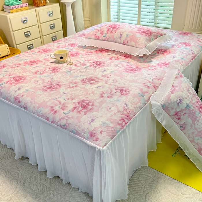 91家纺网 家纺一手货源 找家纺 逸尚阁 2025新款印花冰藤床裙凉席三件套 花团簇簇