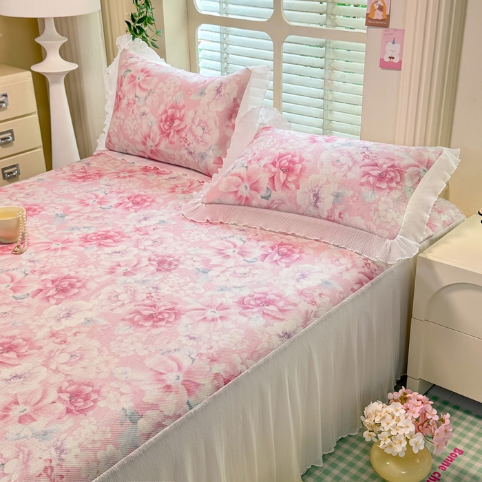 91家纺网 家纺一手货源 找家纺 逸尚阁 2025新款印花冰藤床裙凉席三件套 花团簇簇