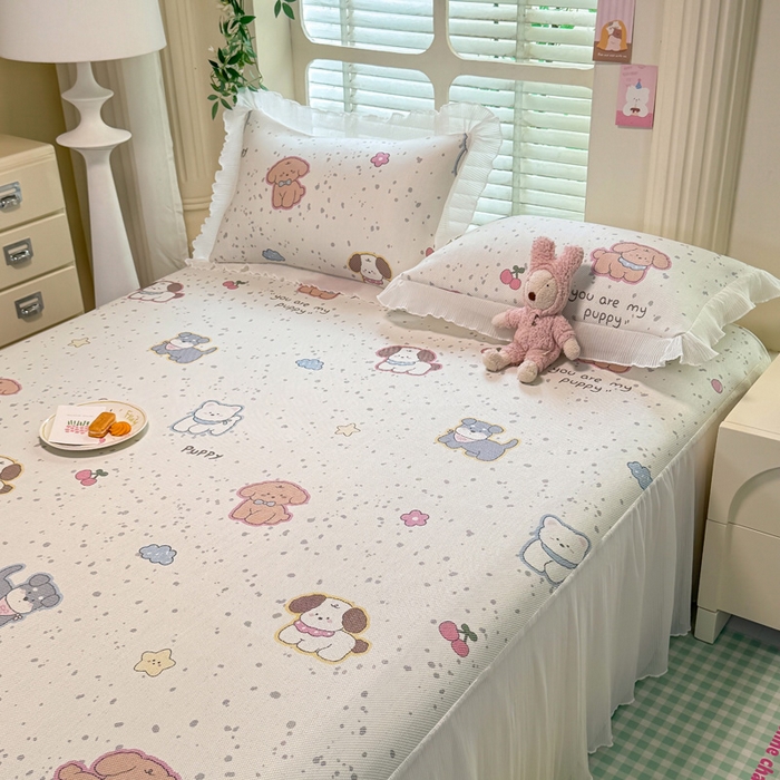 91家纺网 家纺一手货源 找家纺 逸尚阁 2025新款印花冰藤床裙凉席三件套 狗狗家族