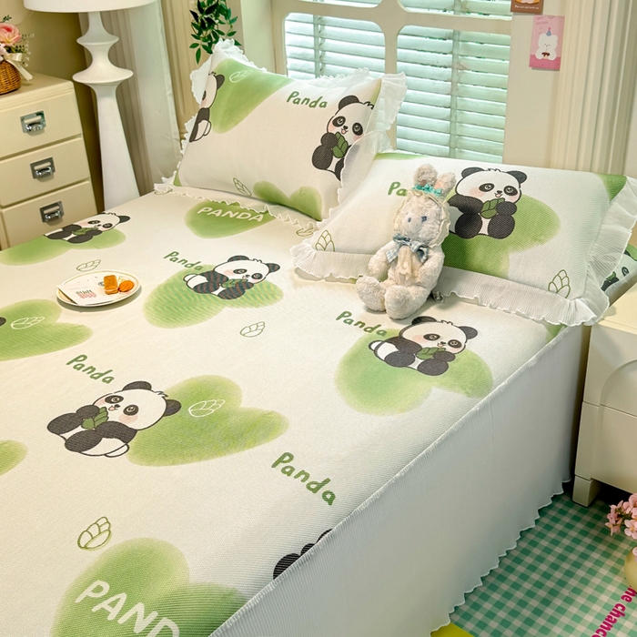 91家纺网 家纺一手货源 找家纺 逸尚阁 2025新款印花冰藤床裙凉席三件套 绿心熊猫