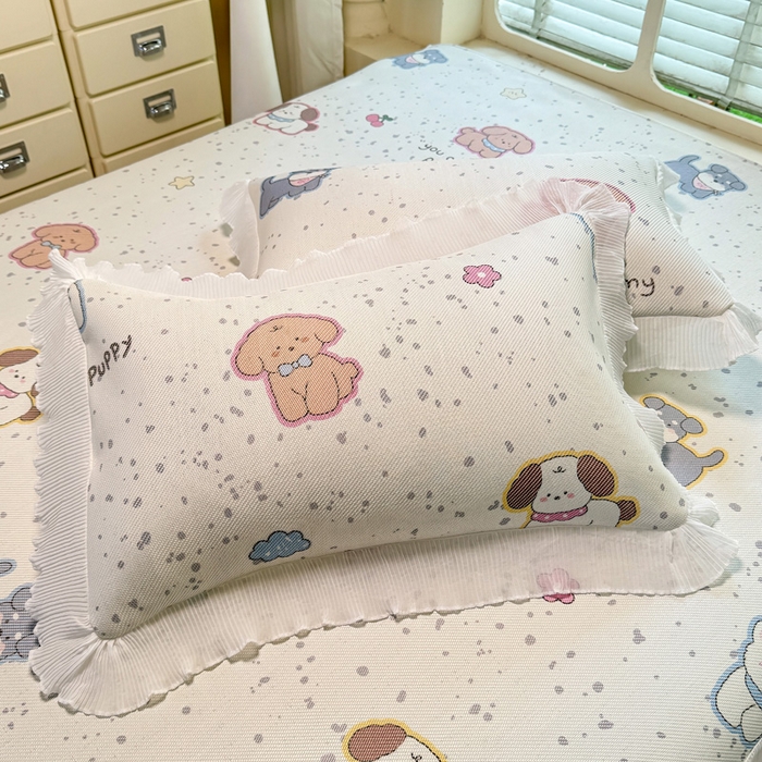 91家纺网 家纺一手货源 找家纺 逸尚阁 2025新款印花冰藤床裙凉席三件套 狗狗家族