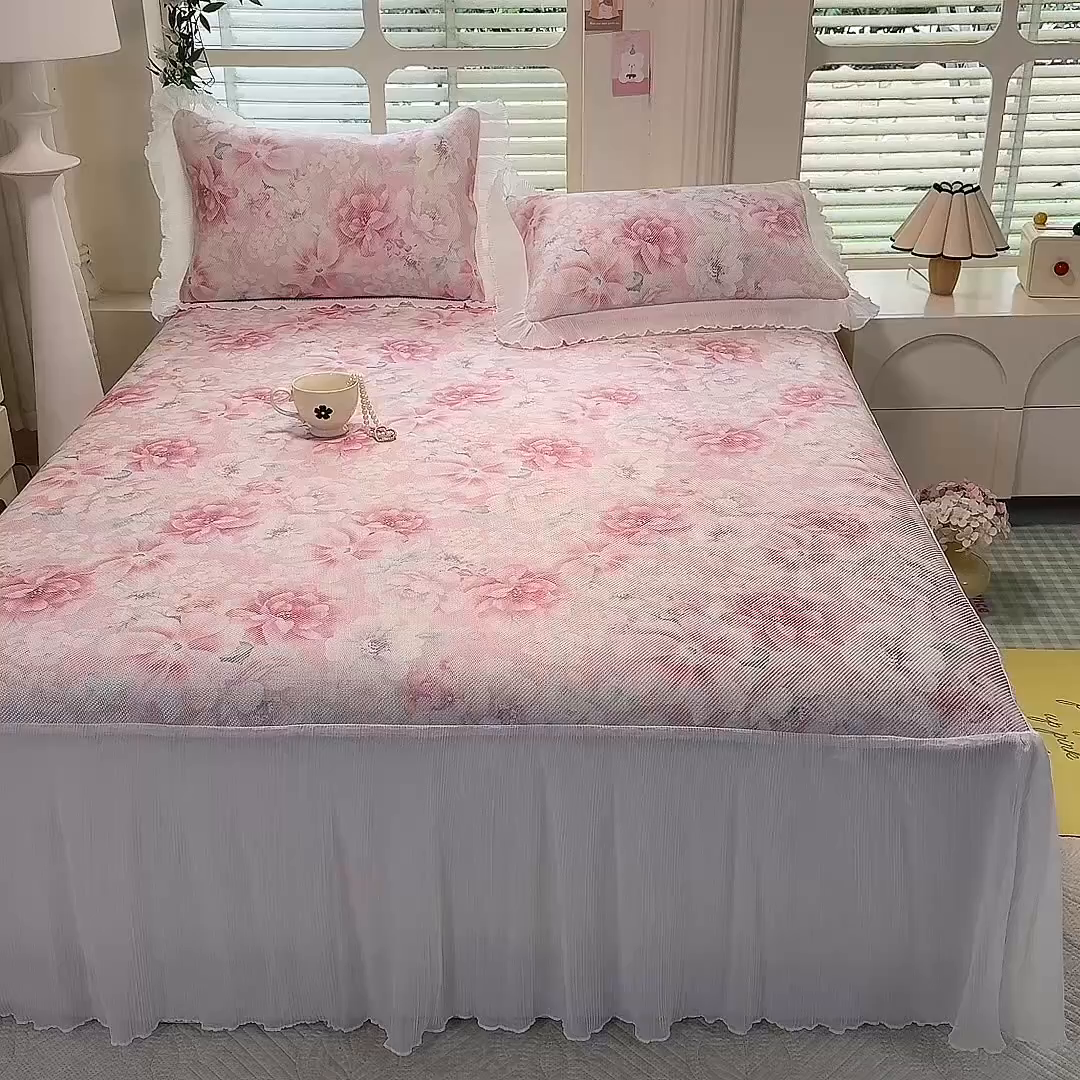 91家纺网 家纺一手货源 找家纺 逸尚阁 2025新款印花冰藤床裙凉席三件套 花团簇簇